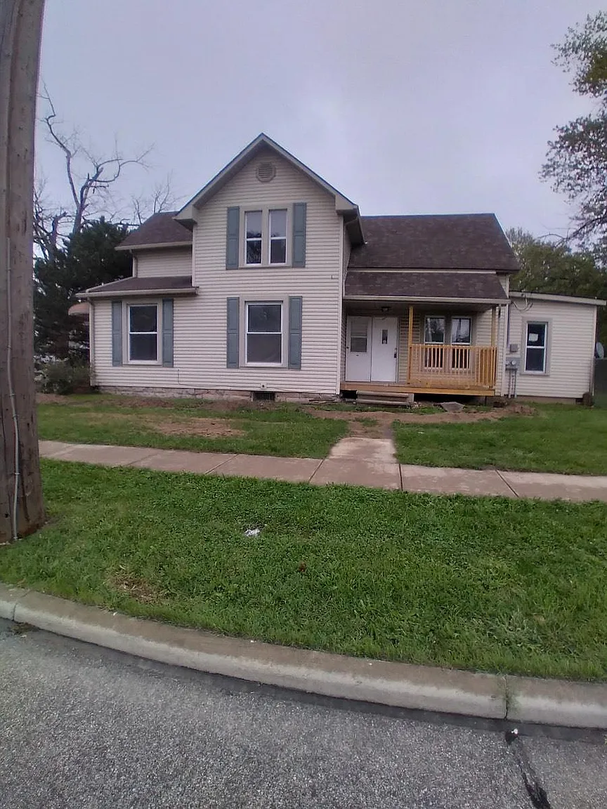 1155 W 9th St #B photo 1