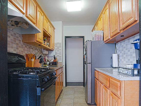 4th image of 3185 Crescent St APT 612