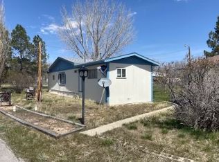 105 Robbins Ln, Glenrock, WY 82637