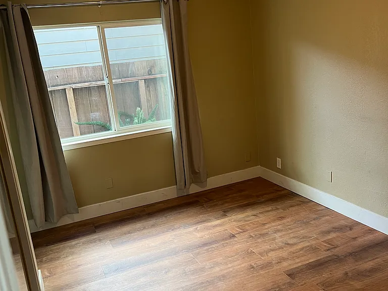 1253 Jefferson Ave #4 — Photo 4