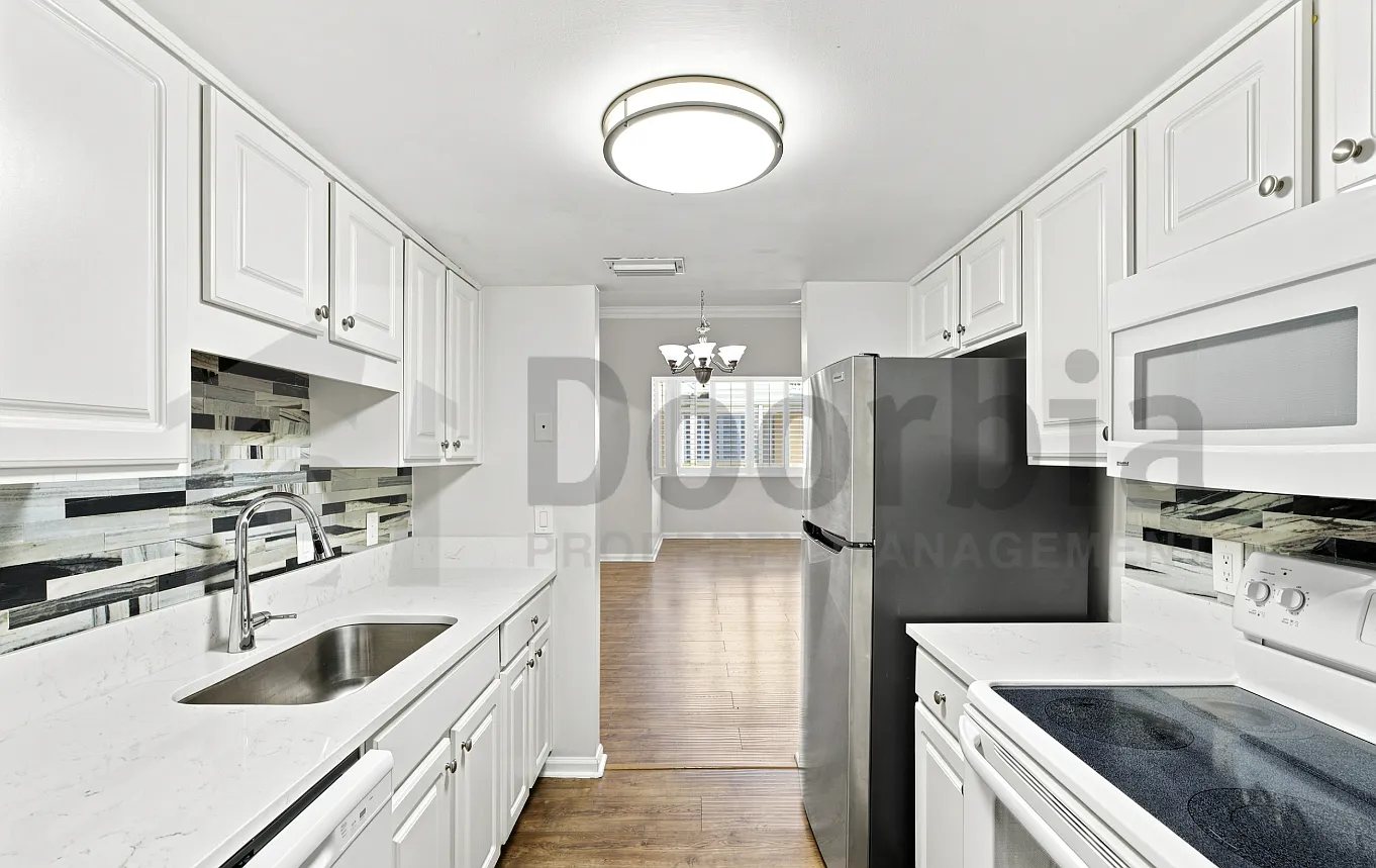 Beautiful 2 Bedroom, 2 Bathroom Condo in the Heart of Avondale — Photo 1