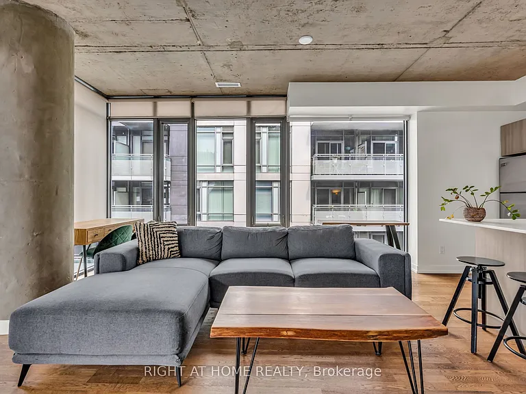 650 King St W #605 — Photo 12