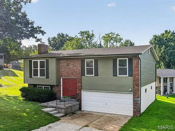2nd image of 6 Golden Oak Ct