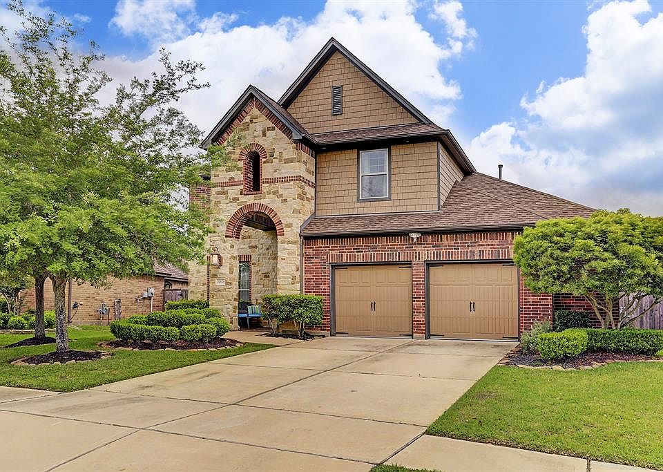 Don't Miss this amazing opportunity in Long Meadow Farms! 2 story, 4 bedrooms with an AMAZING pool! 2.5 car garage with extra storage! Brick and stone elevation, with fabulous front porch.