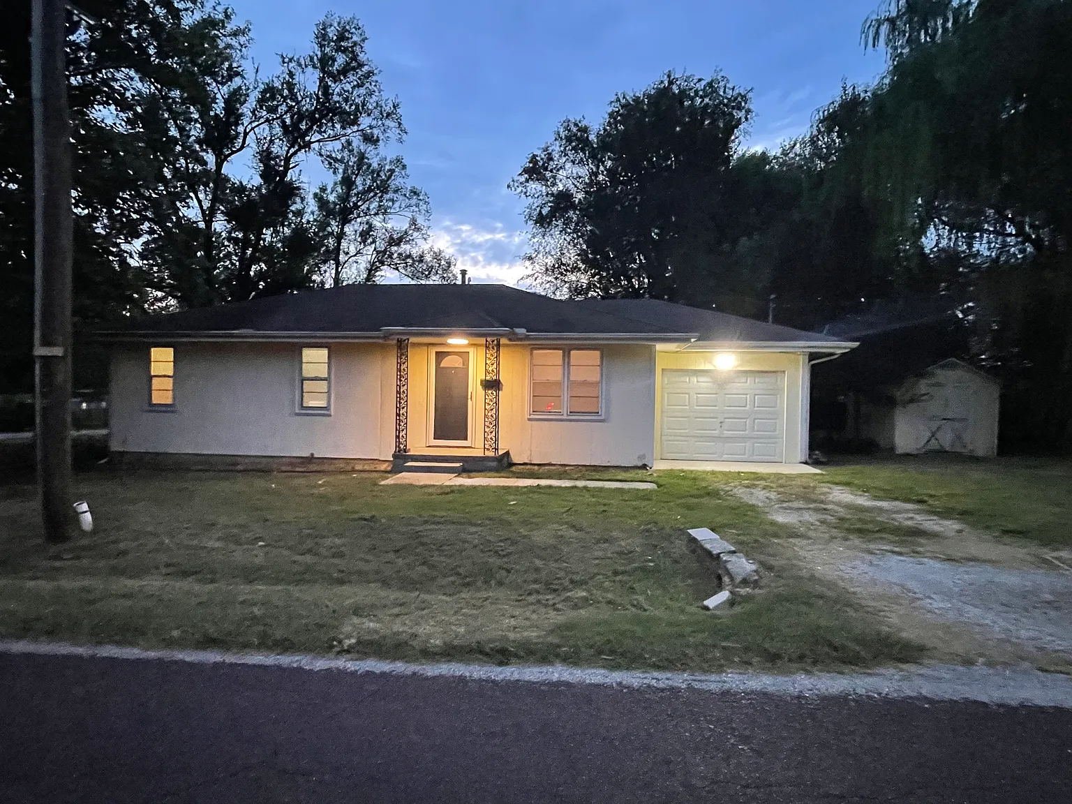 3 bed, 975 sqft, $995 — Photo 1