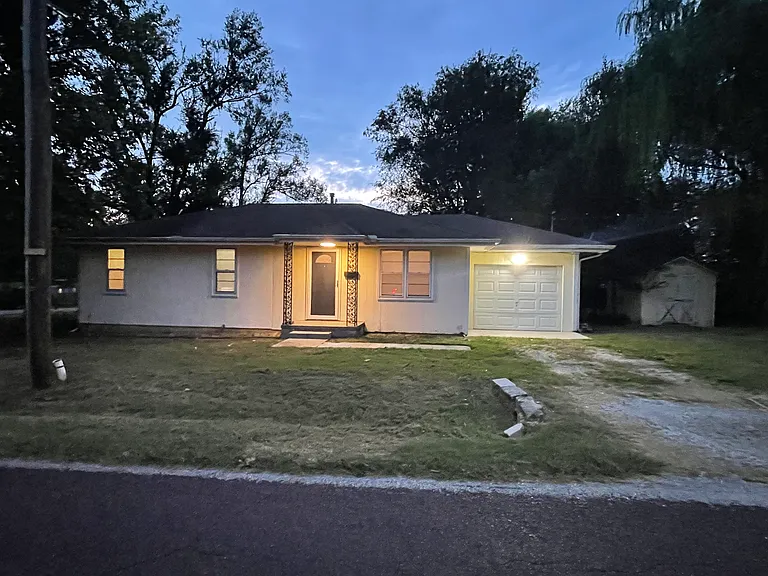 2901 W Walnut St — Photo 1