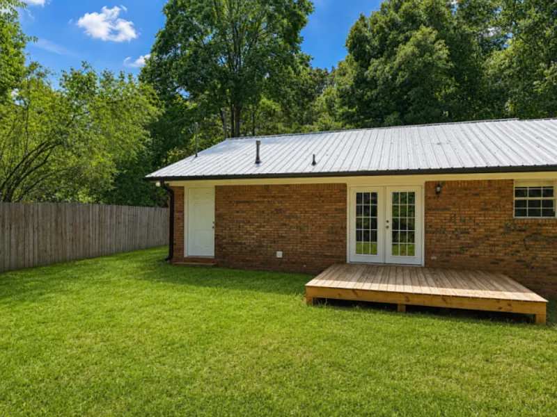 3 bed, 2.0 bath, 1360 sqft, $1,895 — Photo 1