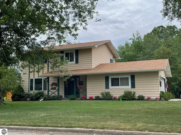 1304 E Palmer St, Mount Pleasant, MI 48858