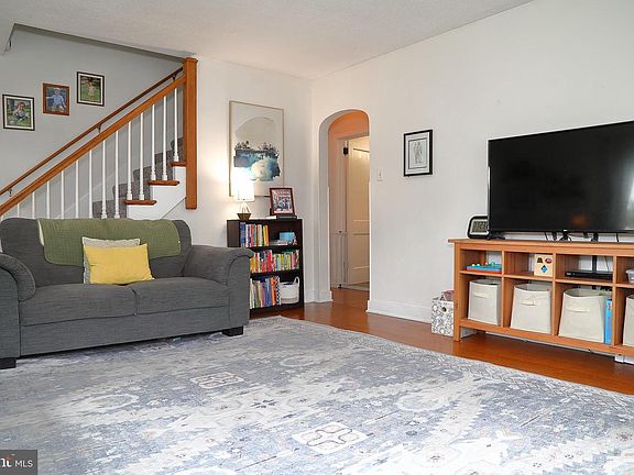 5th image of 245 Elizabeth St