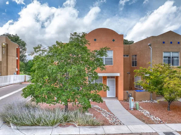 1027 Wellesley Dr SE, Albuquerque, NM 87106