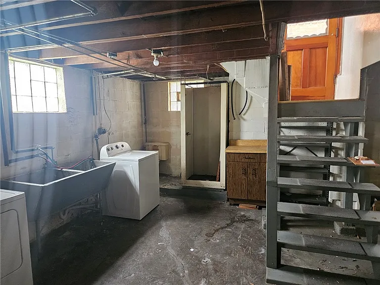 706 Upston St #FRONT — Photo 33