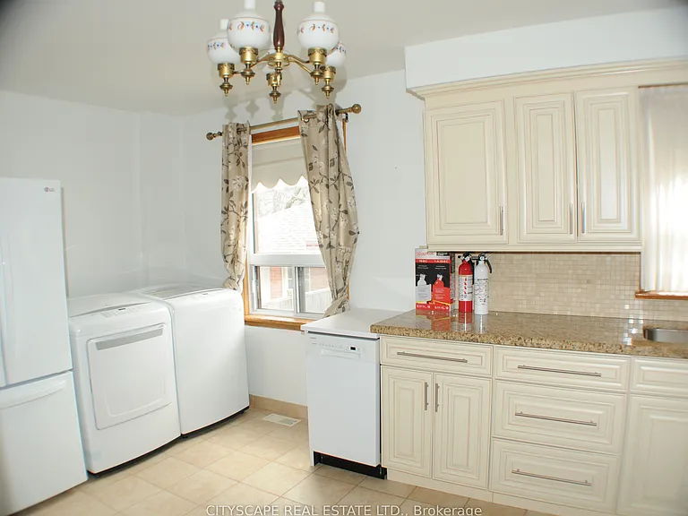 49 Algoma St — Photo 10