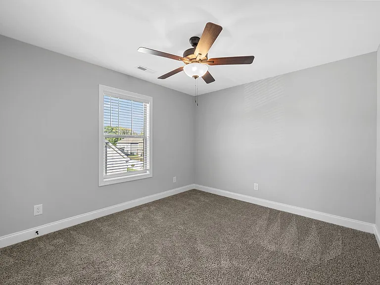 573 Bowden Dr — Photo 32
