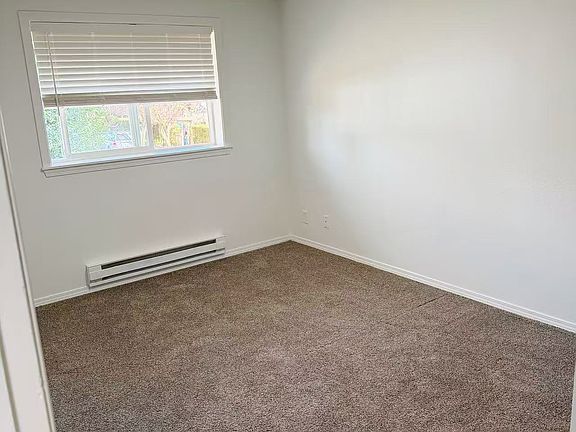 5th image of 700 W Maple St APT E4