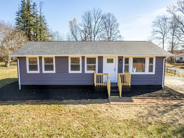 1035 S Coolwell Rd, Madison Heights, VA 24572