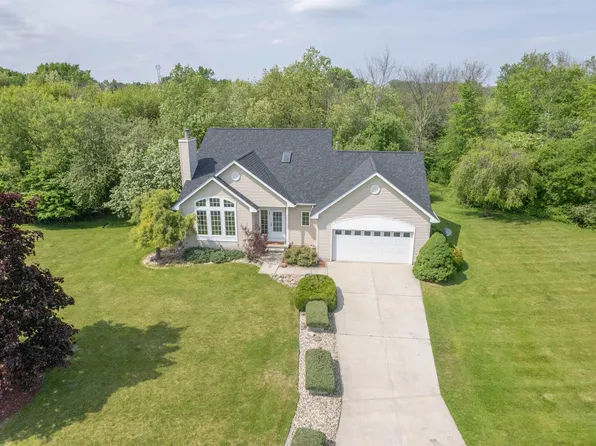 317 Red Maple Ln, Shepherd, MI 48883