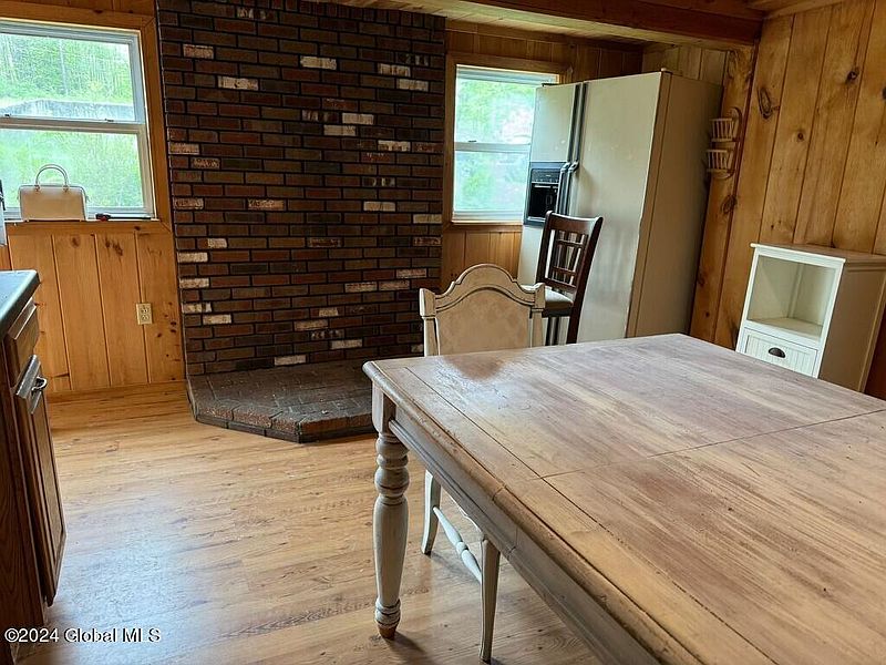 5th image of 2211 Jarvis Way