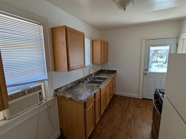 818 W Symmes St #818 — Photo 8