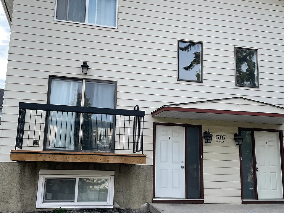 1707 42nd St SE