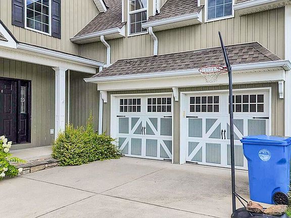 2nd image of 1821 Holly Oak Ln