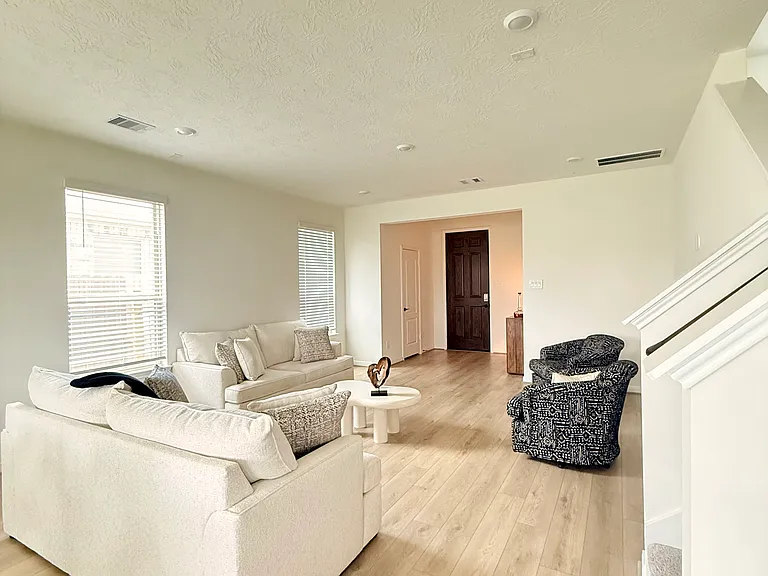 15707 Winter Heights Dr — Photo 16