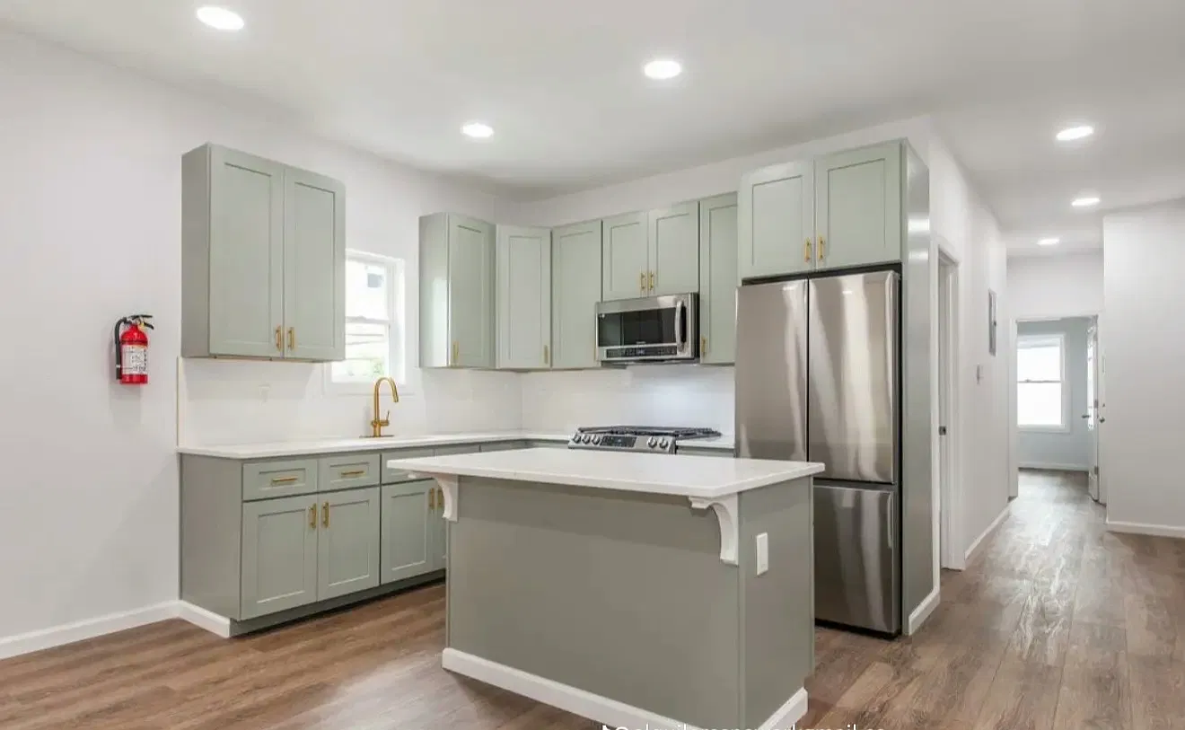 2 bed, $1,900 — Photo 1