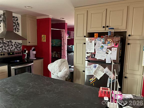 3rd image of 100 Amber Ct