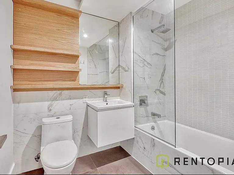 810 Flushing Ave #4B — Photo 2