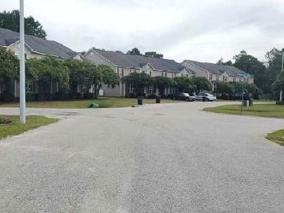 Exterior Neighborhood (street photo)