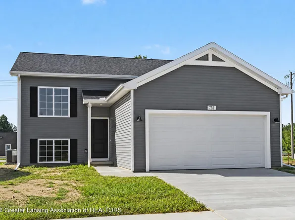 752 Saint Andrews Dr, Eaton Rapids, MI 48827