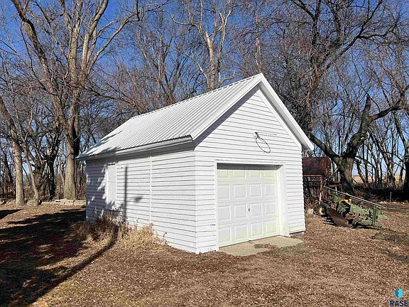 3rd image of 1665 31st St