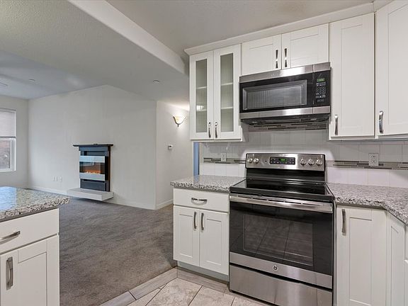 2nd image of 840 Linden Ave #3