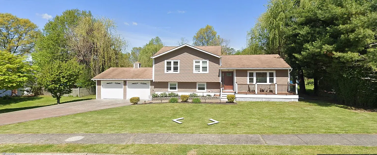 4 bed, $3,400 — Photo 1