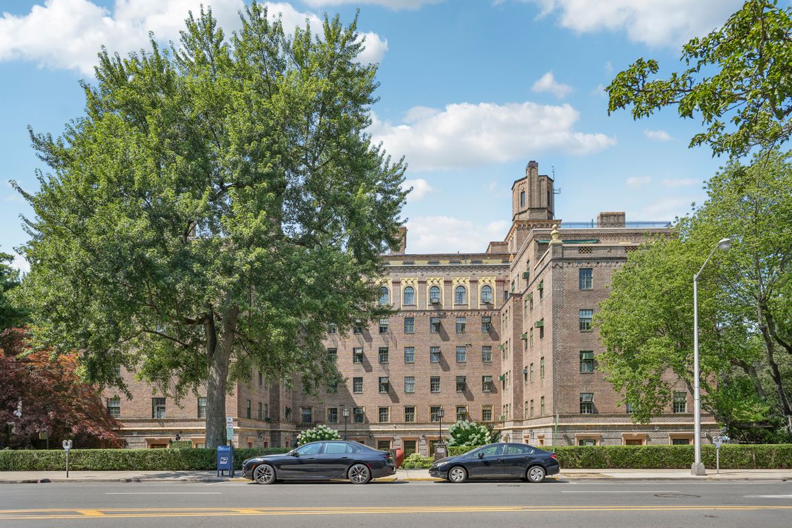 Middle Neck Rd-S2507-001.jpg