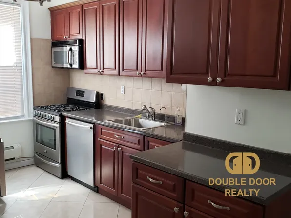 2508 East 21st Street image 2 of 7