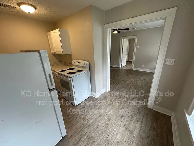305-307 N Gladstone Blvd #21 — Photo 24