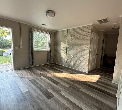2nd image of 1834 Grace St