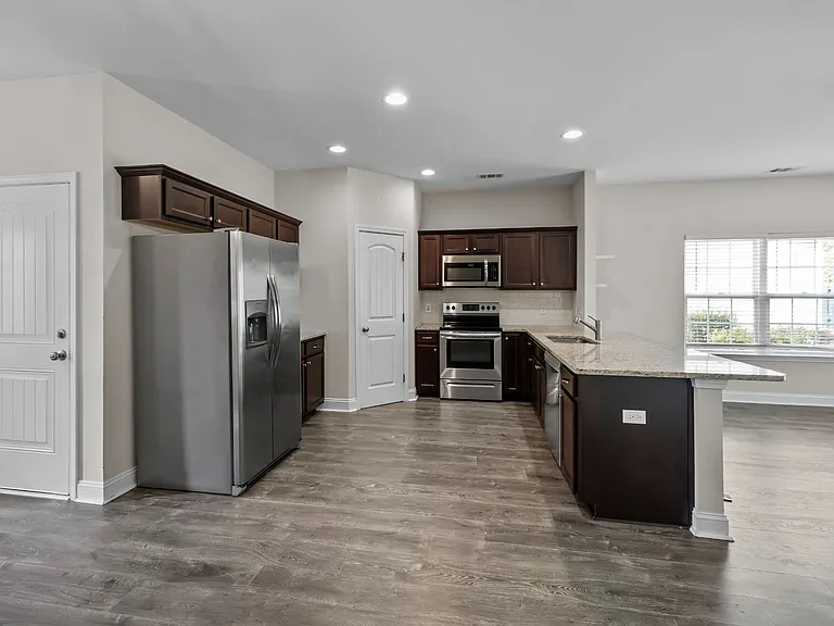 147 Ainsdale Dr — Photo 8