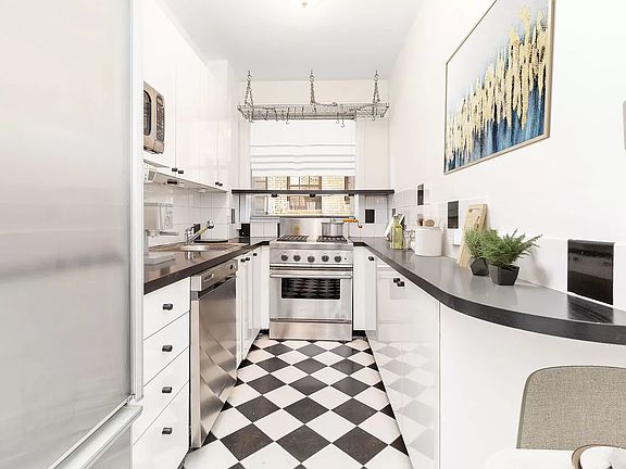 5th image of 315 E 68th St APT 3L