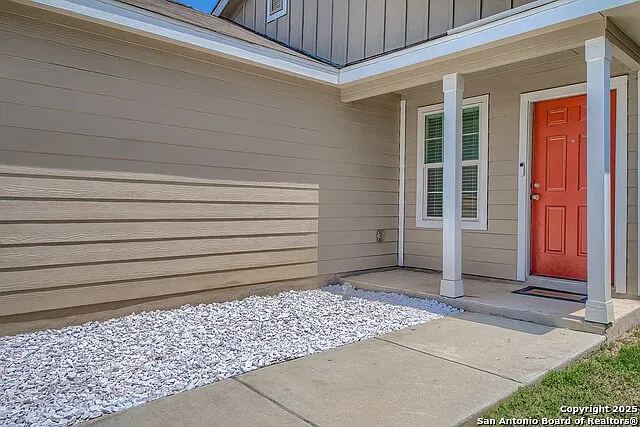 4 bed, 2.0 bath, 1606 sqft, $1,675 — Photo 2