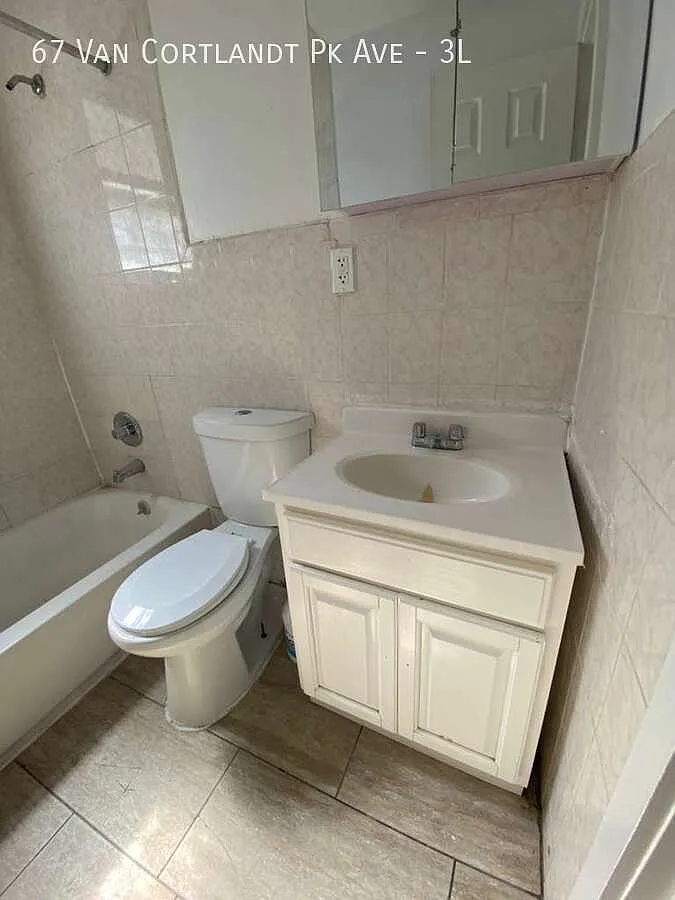 4 bed, $2,900 — Photo 2