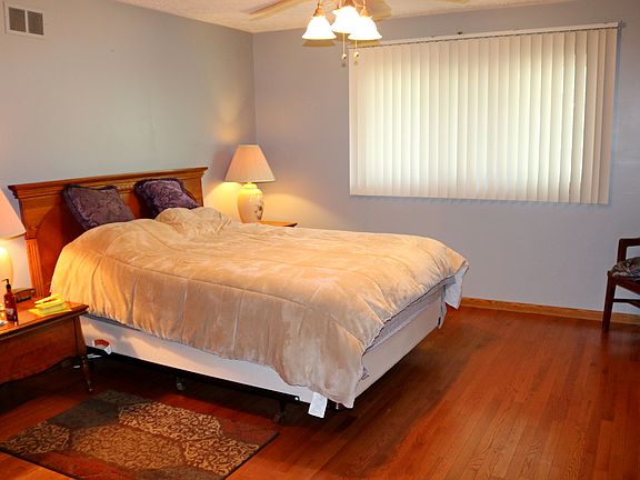 5th image of 207 S Menominee Dr