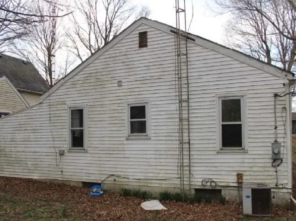 8369 Main St, Williamsburg, IN 47393