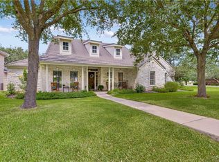 2 Chameleon Ct, The Hills, TX 78738