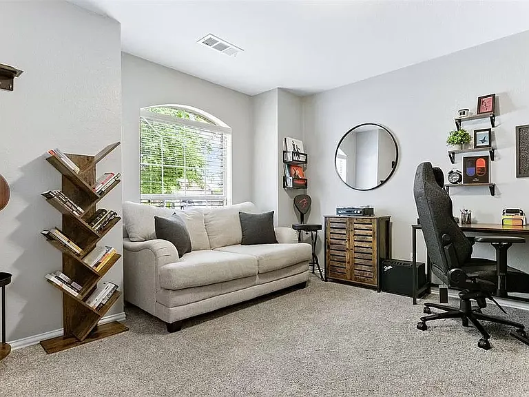 5105 Birchwood Dr — Photo 2