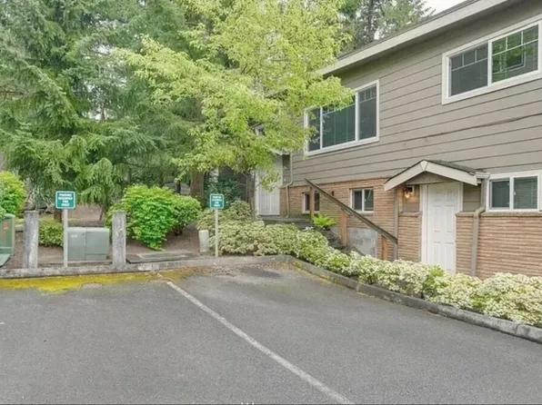 20417 26th Ave W #2, Lynnwood, WA 98036