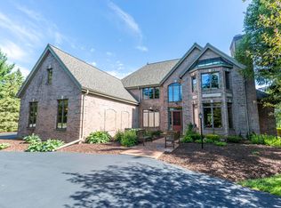 210 Bark River Ct, Delafield, WI 53018