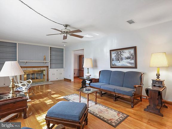 3rd image of 3815 Clubhouse Dr