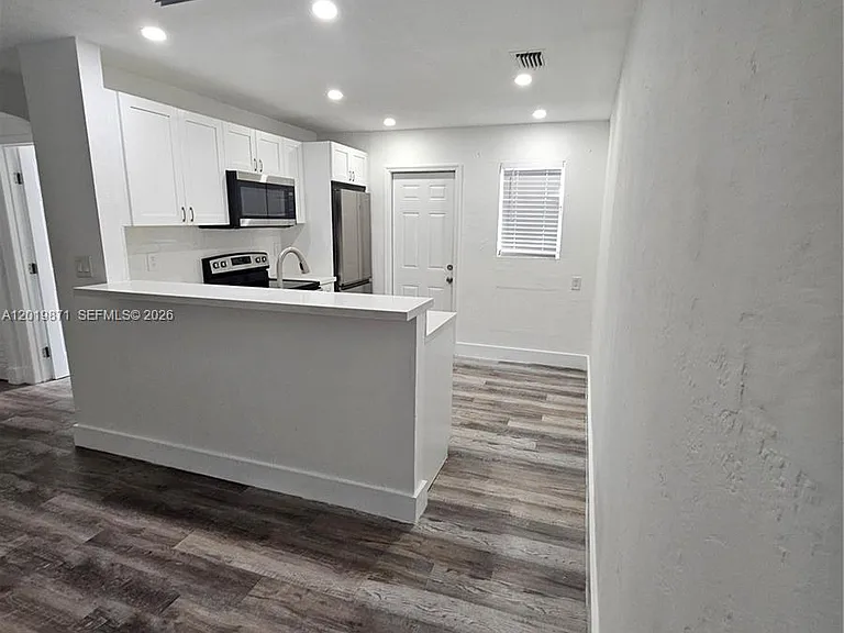 2030 Taylor St #2030 — Photo 4