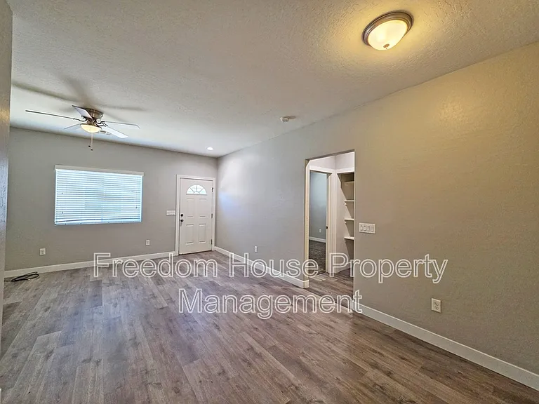 1121 Sixshooter Ave #1 — Photo 4